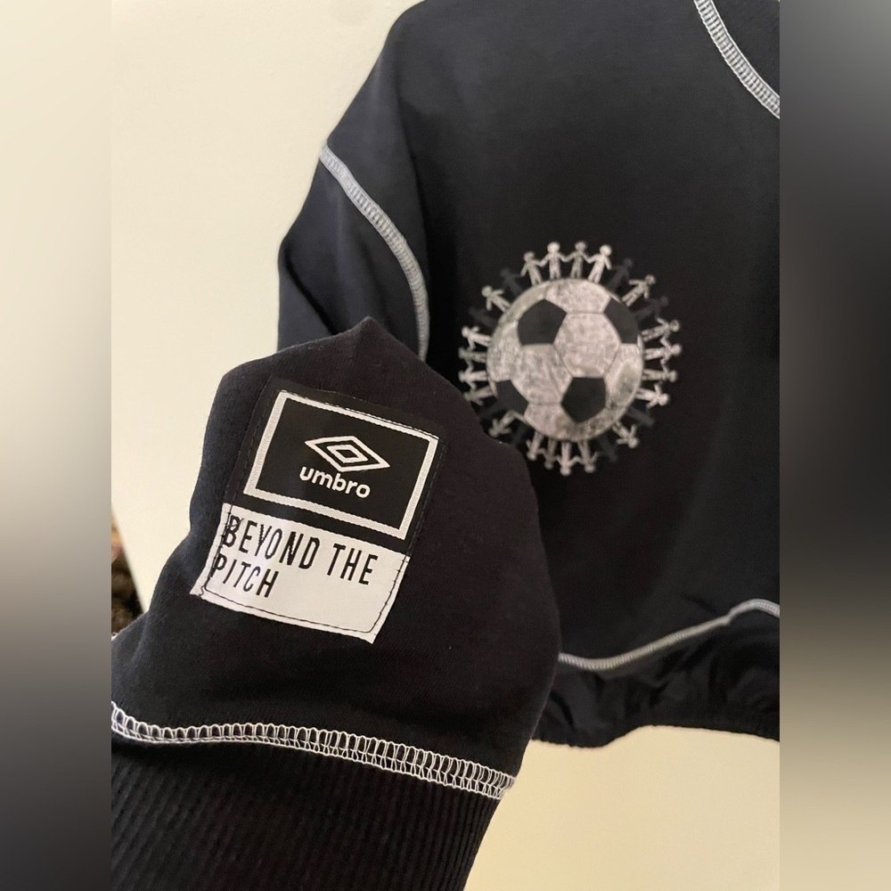 ✨NWT Girls Umbro Soccer Long Sleeve Shirt Size M - Picture 4 of 8
